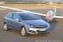 Opel Astra GTC à pare-brise panoramique : aérien