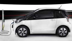Toyota iQ EV : un seul doigt dans la prise