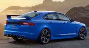 La Jaguar XF se fâche tout bleu
