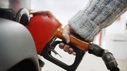 Les prix du carburant baissent pour la première fois en 2013