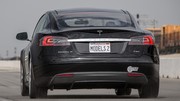 Une version quatre roues motrices de la Tesla Model S en préparation ?