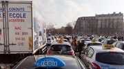 Auto-écoles : opérations "escargot" contre loi Macron