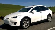 L'imposant Tesla Model X en approche