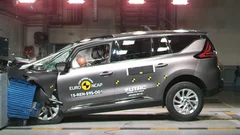 Crash-test Renault Espace 5 : Une entrée fracassante