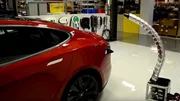 Un « serpent » recharge la batterie de votre Tesla