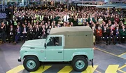 Land Rover : le Defender célèbre la fin de sa carrière