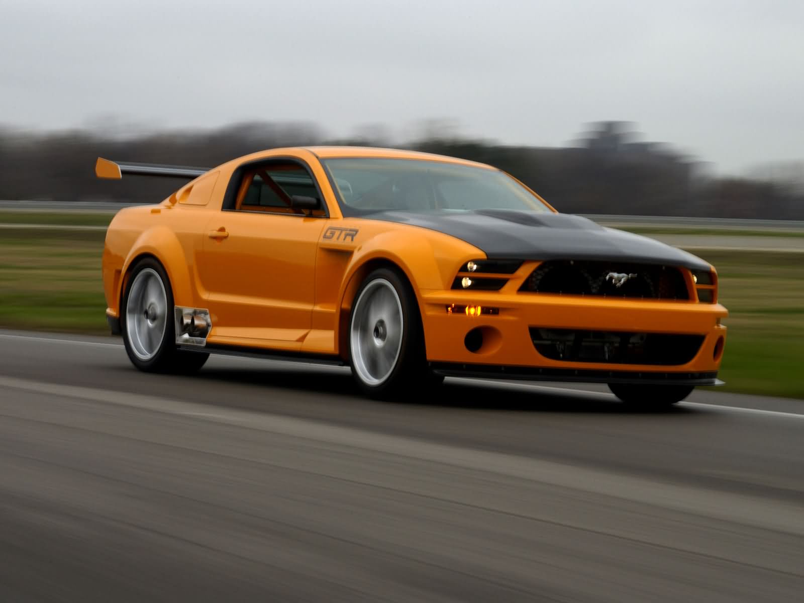 Ford mustang gt r