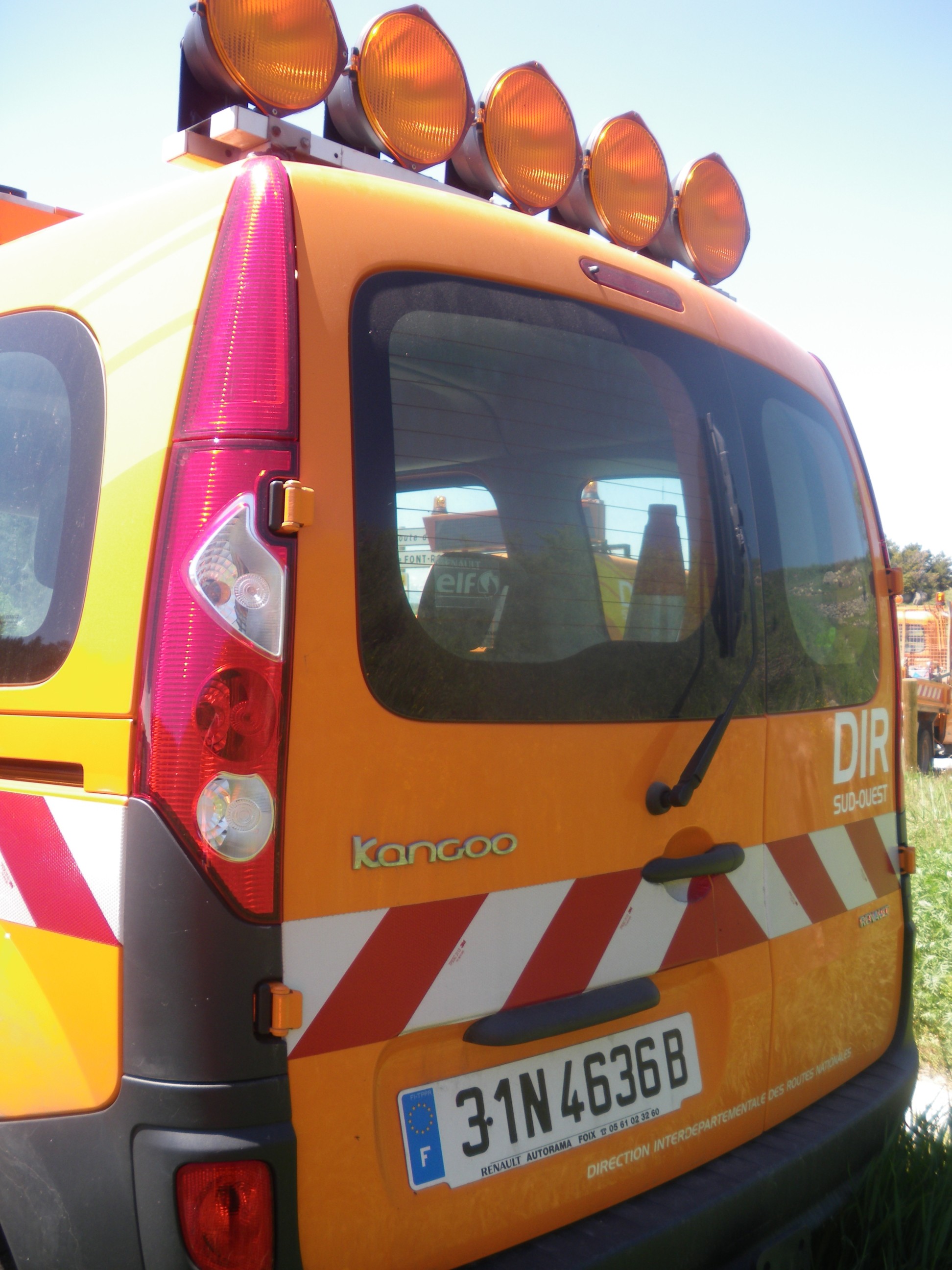 Panneau Carre Rouge Avec Flocon Sur Autoroute Les vehicules d'autoroute de la DDE et de la DIR - Page 136 - Auto titre
