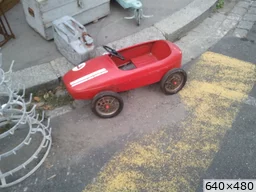 Voiture à pédale Ferrari Devillaine fabriquée à Charvieux.