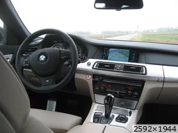 BMW Série 7 F01 750i (2011)